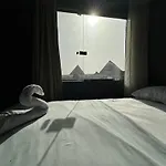 El 3 Amici Pyramids Inn
