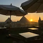 El 3 Amici Pyramids Inn